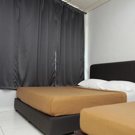 Hotel Sixty Nine Johor Bahru Exterior photo